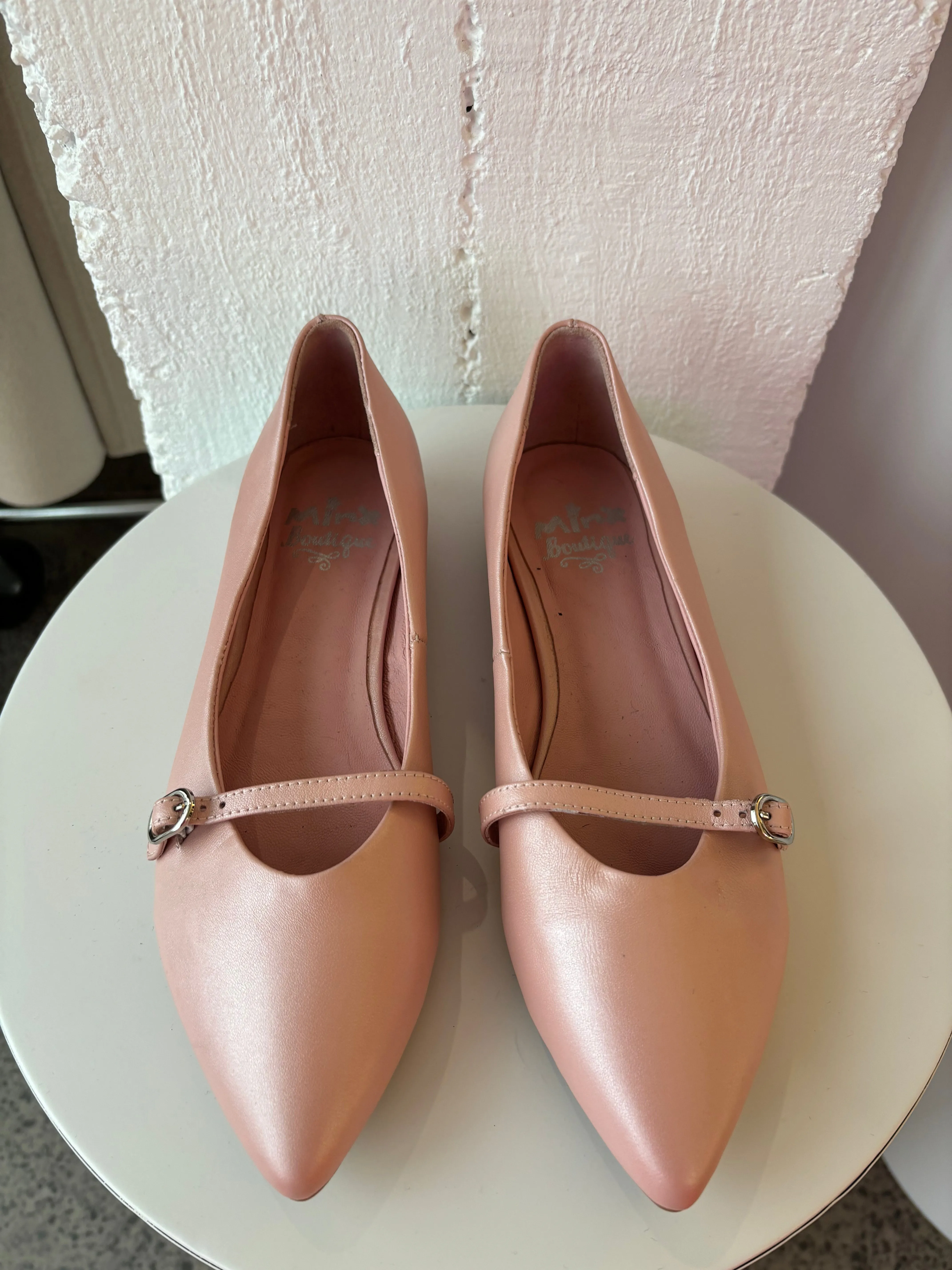 37 SAMPLE - ONE OFF/POINTED FLATS PEARL PINK