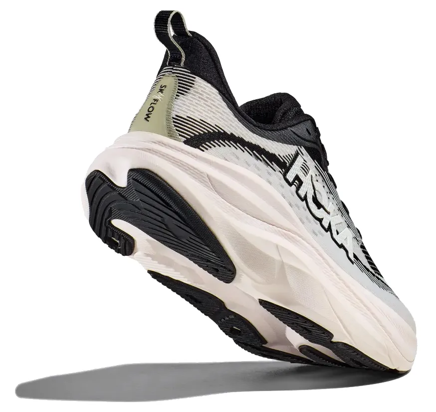 Hoka Women's Skyflow Wide Black / White | Buy Hoka Women's Skyflow Wide Black / White here | Outnorth