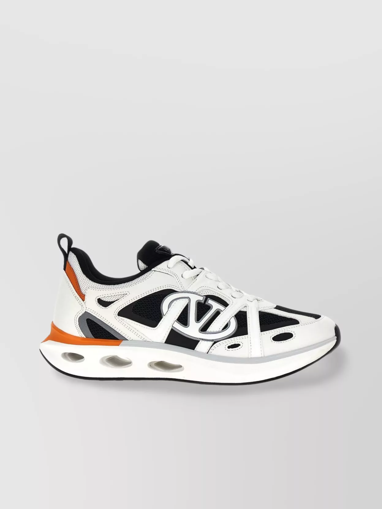 Valentino Garavani   Vlogo easyjog sneakers with contrast accents