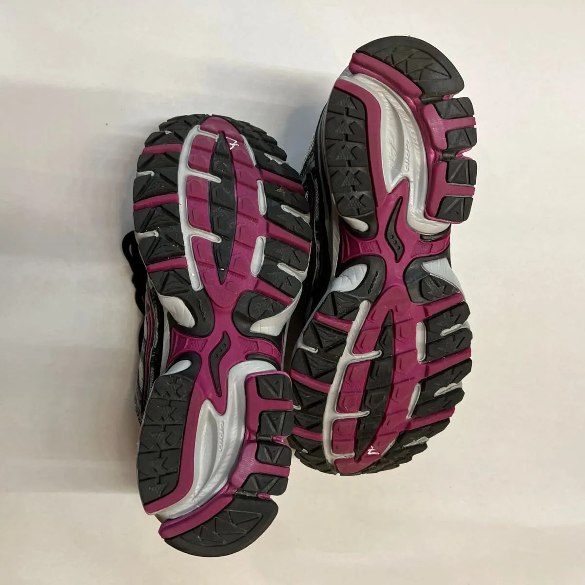 Women's Saucony Grid Ramble TR2 Trail Running Size 7M Preowned