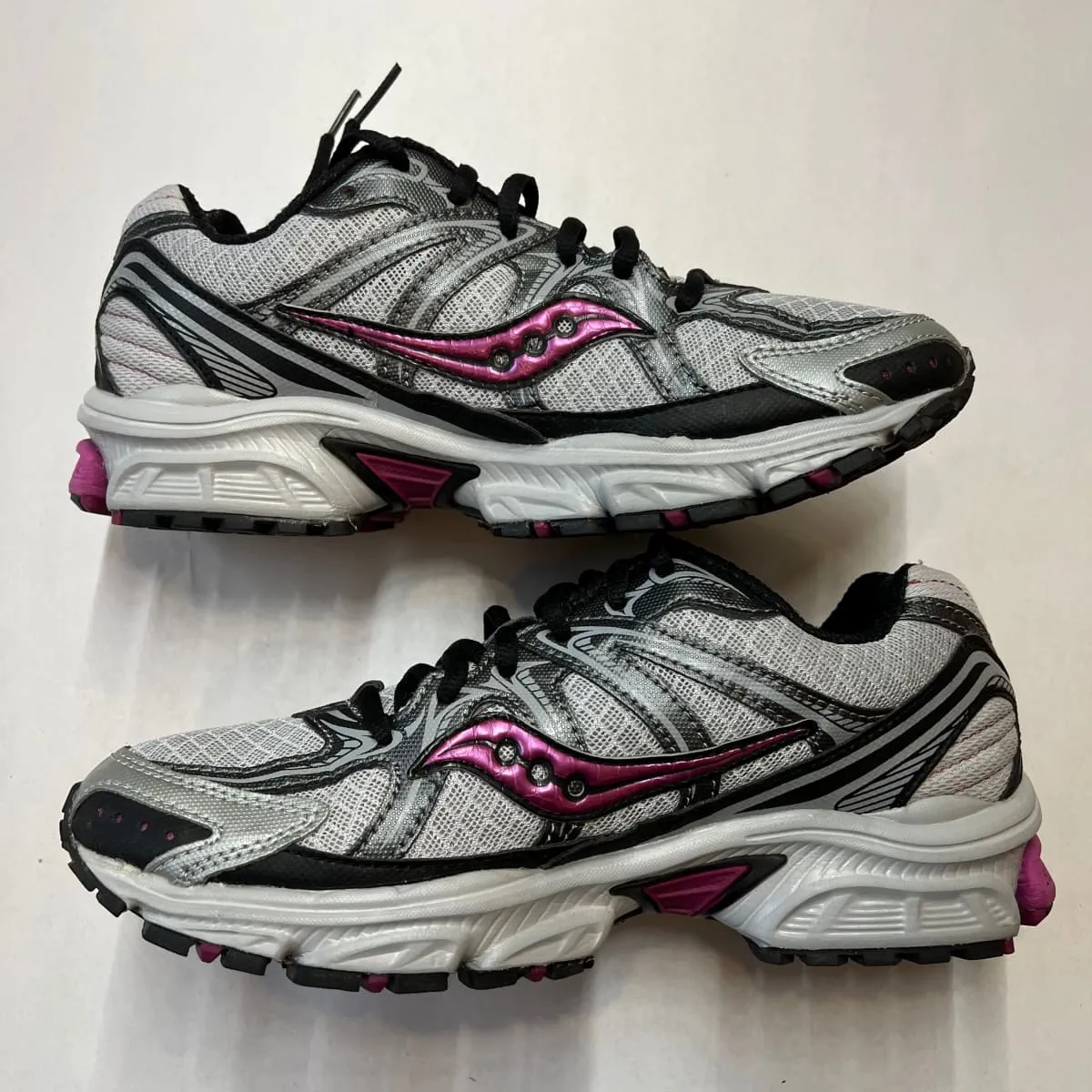 Women's Saucony Grid Ramble TR2 Trail Running Size 8M Preowned